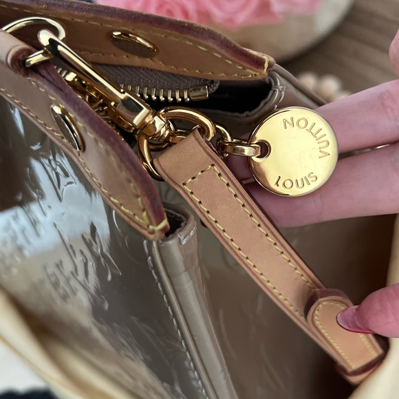 Stunning Louis Viutton Vernis Brea bag in Poudre - Picture 14 of 14